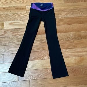 Girls Athleta boot leg tights size 6